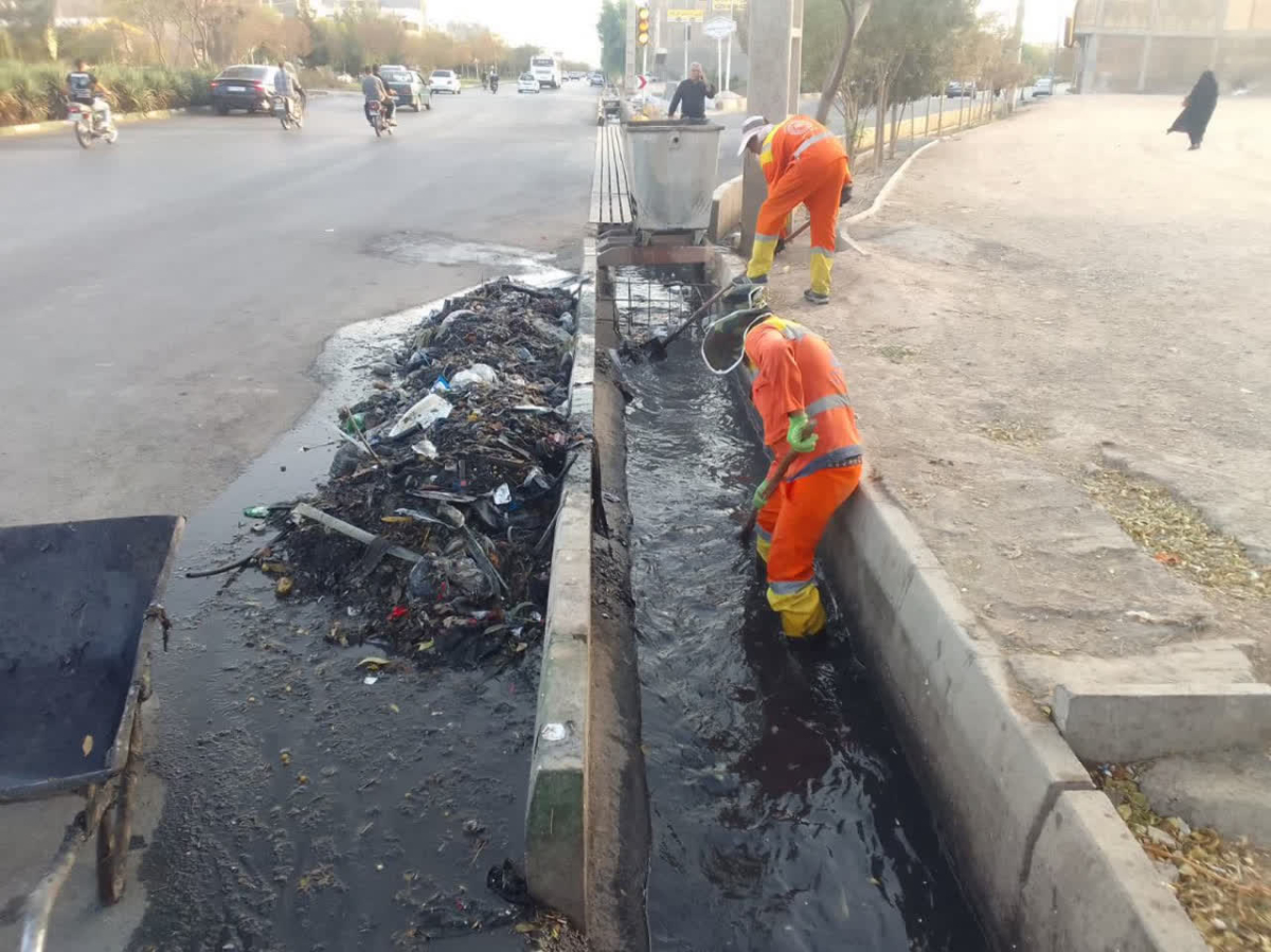 پیش‌بینی تمهیدات لازم برای پیشگیری از آب‌گرفتگی معابردر منطقه 2 شهرداری قم